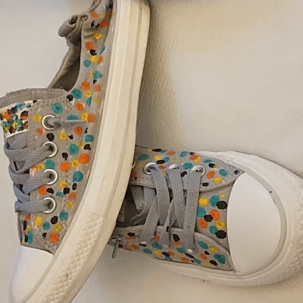 Converse - Picture 2 of 3